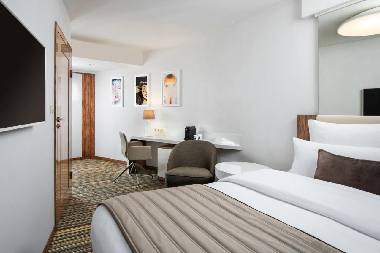 Hotel Leonardo Boutique Center 4*